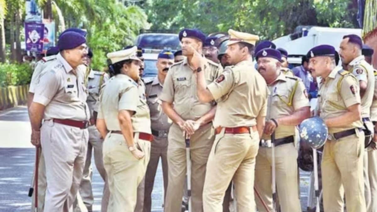 ग्वालियर रोडवर महिलेला माणूस गन खाली ठेवतो कारण तिने त्याच्याविरूद्ध पोलिसांची तक्रार दाखल केल्यानंतर काही दिवस | इंडिया न्यूज